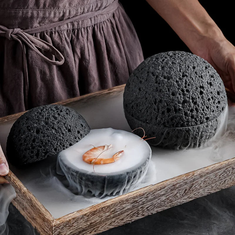 Piatto Artistico in Pietra Lavica con Effetto Dry Ice - Eleganza Molecolare per Sushi e Frutti di Mare