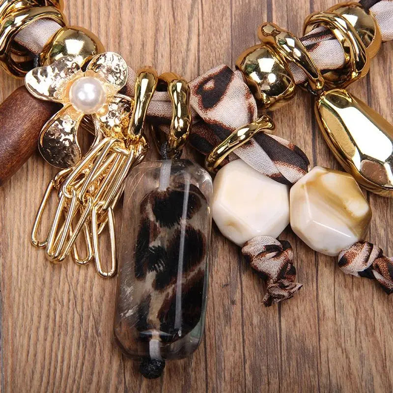 Collana Vintage, Motivo Leopardo e Perle – Stile Retro Chic